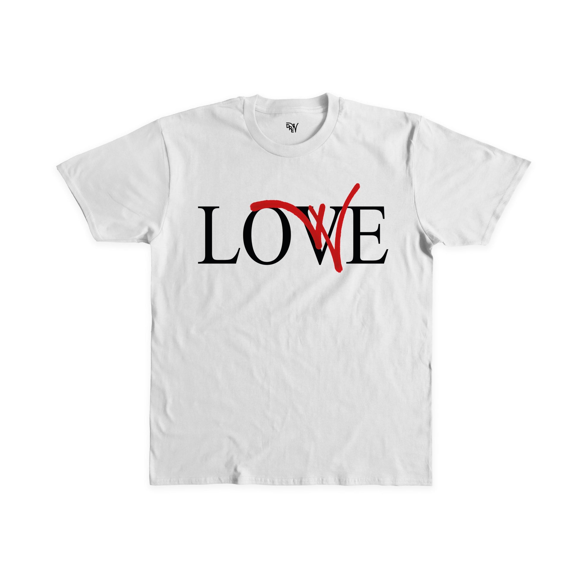 Maglietta bianca con scritta LOVE in bianco sul fronte e una W in rosso sovrapposta alla lettere V